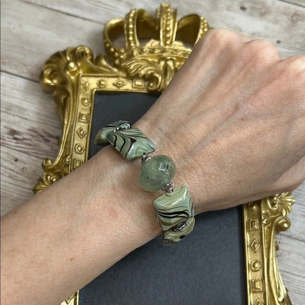 Green Art Glass and Quartz Beaded Bracelet